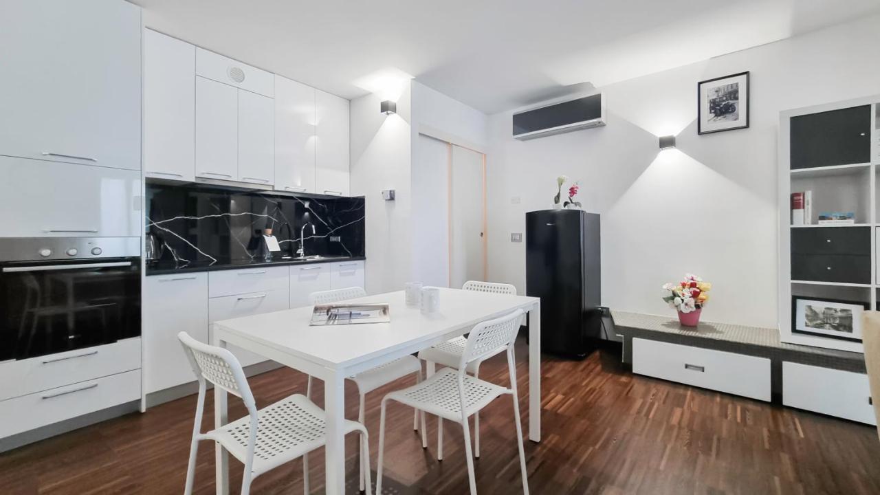 Italianway - Torino 57 A Apartment Milan Bagian luar foto